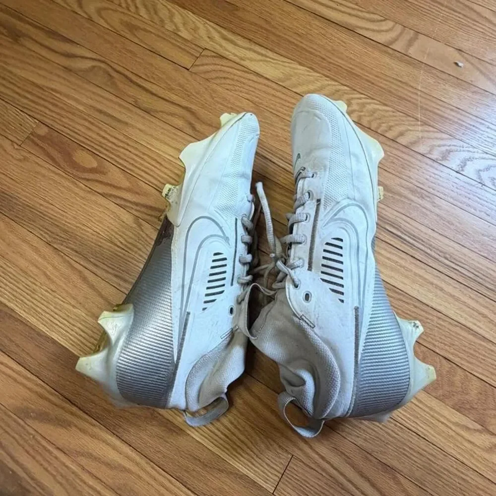 Nike Men's White and Cream Footwear